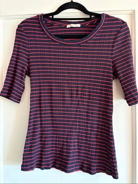 Ribbed Scoop-Neck Short Sleeve Tee in Navy and Pink Stripe